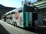 Diese Foto zeigt einen Reisebus der Marke VAN HOL.
