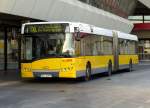 Vor meiner Abreise noch ein Solaris Gelenkbus B-V 4292 der Berliner Verkehrsbetriebe (BVG) am Flgh.