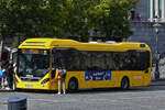 Volvo 7900 Hydbrid, von LETEC, an der Haltestelle Place Saint Lambert in Lüttich. 10.2025