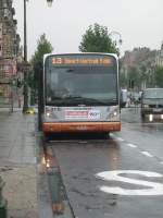 Hier steht am 07.09. ein VanHool Bus der Stadtwerke Brüssel an der Station Simonis. Was ich sehr hilfreich finde, ist dass der Bus die Zeit bis zur Abfahrt anzeigt.