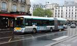 Paris - Gare de l'Est - 22. Mai 2021 : Heuliez GX 427 Hybridbus, Wagen 4585, auf der Linie 91 im Einsatz.