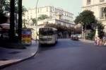 Menton im Juli 1976: Ein SAVIEM-Bus des Unternehmens Rapides Côte d'Azur (Linie: Nice / Nizza - Monaco -Menton) hält an der Bushaltestelle in der Rue de la République.