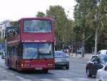 In Paris am 05.08.2012 fotografierte ich als einzigen Bus diesen Volvo B10m Doppeldecker der Stadtrundfahrten in Paris macht.