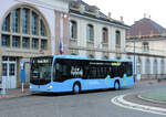 Saint-Louis - 21. Dezember 2021 : Citaro C2 Hybridbus im Einsatz auf der Linie 6 steht vor dem Bahnhof.