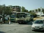 Nun, hier ist mein Foto der Busse auf Karpathos; die Hauptstadt Pigadia verbinden sie mit den Touristenstädten, z.B.