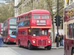 Historischer Bus (Kennzeichen 776 DYE) am 8.4.2012 auf der Linie 9 nahe dem Trafalgar Square.