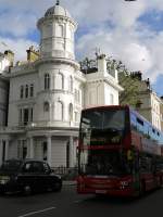 Scania OmniCity als Doppelstock-Bus der London United. Aufgenommen am 16.09.2013 in Chelsea. 