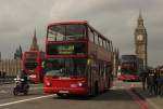Bus und Turm signalisieren sofort London! Dieser Doppelstockbus war am 20.03.2014  auf der Westminster Bridge unterwegs.