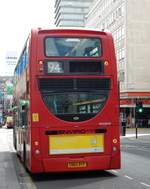 Londoner Doppelstock Bus Marke VOLVO am 05.06.17 in London