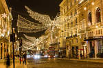 Eine Londoner Sehenswürdigkeit zur Weihnachtszeit ist die festliche Beleuchtung in der Regent Steet.