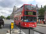 Ein Travel-London Doppeldecker auf der Linie 3 nach Crystal Palace in der Abingdon Street.