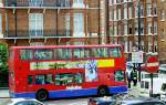 LONDON, 20.06.2003, Stadtbus in der Chiltern Street -- Foto eingescannt