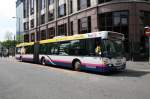 Ein Scania OmniCity L94UA von First bei Piccadilly Gardens. Diese Busse werden in Manchester nur auf der Linie 135 eingesetzt.