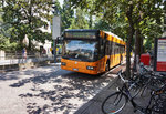 Ein BredaMenarinibus der SASA, unterwegs auf der Bozner Stadtbuslinie 3 (Stazione/Bahnhof - Casanova/Kaiserau), am 8.7.2016 nahe der Haltestelle Stazione/Bahnhof.