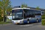 AM 5556, MAN Lion’s City von Autocars Meyers, verlässt die Umsteige Bushaltestelle Hosingen „Parc Housen“ in Richtung Kautenbach Bahnhof.