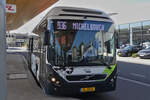 SL 3524, Volvo 7900 e, von Sales Lentz ist soeben am Busbahnhof in Mersch eingetroffen. 05.2024