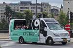 SL 0700, Mercedes Benz Sprinter von Sales Lentz, unterwegs als Sightseeingbus in der Stadt Luxemburg.