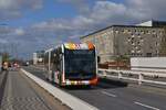 AV 9022, Mercedes Benz eCitaro, fährt in der Stadt Luxemburg, auf der Linie 6, am Theater vorbei in Richtung Flughafen.
