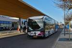 EW 1445, Mercedes Benz e Citaro Gelenkbus von Emile Weber, hat am Busbahnhof die Fahrgäste aussteigen lassen und fährt nun  in die Abstellung. 02.2023 