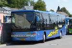 VS 5037, Setra S 415 LE von Voyages Schmit, aufgenommen nahe dem Bahnhof in Ettelbrück.
