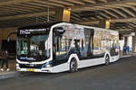 VV 2145, MAN Lion’s City Elektrobusses von Vandivinit, an seiner Haltestelle im „Pole d’Echange Luxepo“ in der Stadt Luxemburg.