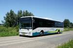 Niederlande / Bus Zeeland: Iveco Crossway LE (Wagen 5557) von Connexxion (Transdev Niederlande), aufgenommen im Juli 2021 in der Nähe von Schoondijke (Gemeinde Sluis).
