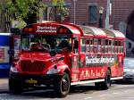 Touristbus-Amsterdam wartet am Damrak auf Fahrgäste;110903