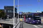 TRONDHEIM (Fylke Trøndelag), 29.05.2018, Bus Nr. 40619 der Flughafenbusgesellschaft hat soeben die Haltestelle Bahnhof verlassen und fährt in das nahgelegene Stadtzentrum