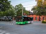 Graz. Ein Mercedes-Citaro von Dr. Richard ist hier am frühen morgen des 26.06.2023 als Linie 82 von Ostbahnhof nach Opernring zu sehen, der Bus ist hier soeben von seiner Starthaltestelle losgefahren.