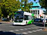 Graz. Im Rahmen des Projektes  move2zero  wird die Grazer Buslinie 33 zwischen Opernring und Peter-Rosegger-Straße auf emisionsfreien Betrieb umgestellt. Dabei wird ein Wasserstoffbus von Hyundai und ein Elektrobus der Type MAN Lion's City eingesetzt. Am 14.08.2023 konnte ich den Hyundai ELEC CITY Fuel Cell am Opernring fotografieren.