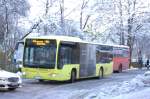Der Postbus beginnt seine Fahrt pünktlich 16:05 Uhr von Füssen über Pinswang und Vils nach Reutte, 25.11.2013, 16:05 Uhr