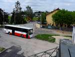 MB-Bus des OÖVV bzw. Postbus mit Linie 852 und Ziel Ried-Busbahnhof ist doch noch ein bißchen zu früh dran, den es finden gerade die Bauarbeiten für dieses Großprojekt statt, aber schon Ende des Jahres 2018 sollte dann der Bus dann bis zum Terminal vorfahren können; 180601
