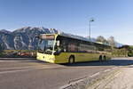 Tirol: Die Linie 4162 ist in Axams wegen Bauarbeiten umgeleitet, hier in der Olympiastraße kurz vor der Haltestelle Axams Hoadlstraße (Bus BD-13346). Aufgenommen 26.8.2020.