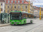 Graz. BD 15600 von Postbus wartet hier am Jakominiplatz seine Stehzeit ab, ehe er als Linie 250 zum Schöklkreuz fährt.