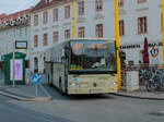Graz. BD 14237 von Postbus steht hier am 02.10.2021 am Grazer Jakominiplatz.