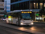Graz. Im Sommer 2021 wurde der Korridor Graz Ries für den Regiobusverkehr ausgeschrieben. Die Ausschreibung hat die ÖBB Postbus AG gewonnen, für den Einsatz auf den neuen Linien konnten allerdings leider die bestellten Busse der Typen IVECO Crossway LE und Mercedes-Benz NEW Intouro nicht rechtzeitig ausgeliefert werden. Au diesem Grund entschied man sich, neben gebrauchten Bussen aus ganz Österreich sich auch drei IVECO Crossway LE 15m von einem Busverleih aus Ulm auszuleihen. Der Postbus UL CW 1001 ist hier bei der Messe Graz zu sehen.