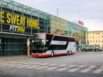 Graz. Als  Intercitybus  gebrandet, fahren einige Postbusse zwischen den zwei Landeshauptstädten Klagenfurt und Graz. Am 13.01.2023 übernahm unter anderem der BD 14751 diese Aufgabe und steht hier vor dem Grazer Hauptbahnhof.