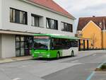 Fernitz-Mellach. Am 27.04.2023 steht der Postbus BD 14436 als Linie 630 am Erzherzog-Johann-Platz.