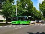 Graz. Ein Postbus Iveco Crossway LE line 15m sowie ein NEW Intouro Facelift L von Postbus treffen sich hier am 02.06.2023 am Opernring.