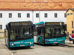 Judenburg. Am 29.03.2024, stehen hier zwei Solaris Urbino von Postbus im Busbahnhof Knittelfeld.