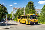 Graz. Im Jahr 1985 wurde dieser Steyr Mercedes SML14H256 erstmals zugelassen. Bis kurz vor der Jahrtausendwende war dieser bei der �sterreichischen Post im Einsatz, bis in das Jahr 2003 war das Fahrzeug dann unter Lackierung der �BB in Einsatz. Danach folgten fast 15 Jahre Einsatz als Skibus, ehe das Fahrzeug 2018 in die Sammlung der OBK (Omnibus Kraftverkehr) aufgenommen wurde. Am 12. Juli 2026 im Zuge einer Sonderfahrt entstand dieses Foto in der Stradiotgasse.