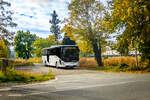 Graz. Ein Iveco Evadys der �BB Postbus AG steht am 11.10.2026 bei herbstlicher Kulisse abgestellt w�hrend einer Pause bei der Laudongasse.