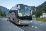 Setra S 511 HD von Quaxis Busreisen als Schienenersatzverkehr f�r die Mittenwaldbahn in Scharnitz, Ortsteil Gie�enbach. Aufgenommen 11.8.2025.