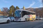 Volvo 9900 von Reisen Fr�ch als Schienenersatzverkehr f�r die Unterinntalbahn in Hall in Tirol, B171a. Aufgenommen 22.1.2026.