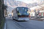 Setra S 500er Serie von k&k Busreisen als Schienenersatzverkehr f�r die Unterinntalbahn in Hall in Tirol, Augasse. Aufgenommen 22.1.2026.