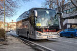 Setra S 500er Serie von k&k Busreisen als Schienenersatzverkehr f�r die Unterinntalbahn in Hall in Tirol, Pfannhausstra�e. Aufgenommen 22.1.2026.