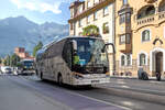 Setra S 515 HD von D�dlinger Touristik als Schienenersatzverkehr f�r die Brennerbahn in Innsbruck, Amraser Stra�e.