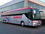 SETRA; Mannschaftsbus der SV Mattersburg hat soeben die Spieler abgesetzt, und parkt nun vor dem  FILL-Metallbaustadion  in Ried ein; 080319