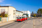 Schwechat. Am �sterreichischen Nationalfeiertag (26. Oktober) 2026 bot das Eisenbahnmuseum Schwechat Sonderfahrten mit historischen Bussen an. Ein ehemaliger Wiener Linien Gr�f & Steyr GU230/54/69/A1 ist hier vor dem Bahnhof in Schwechat zu sehen.