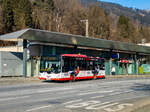 Leoben in der Obersteiermark. Wagen 42 der Stadtwerke Leoben, ist hier am 11.01.2024 in der Zeltenschlagstraße zu sehen.